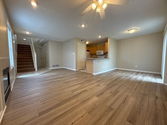 Foto del edificio - 3 BDRM TOWNHOUSE AVAILABLE JULY OR AUGUST 2026;  Rent $1,825