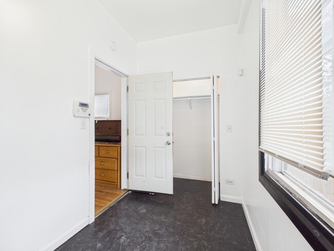 Building Photo - 8535 S Givins Ct