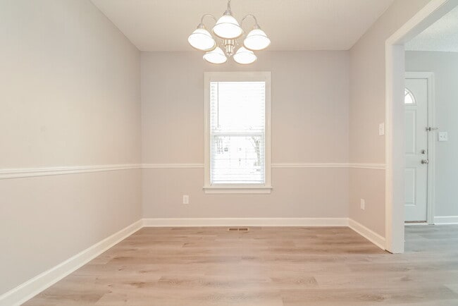 Building Photo - 805 Wallridge Dr