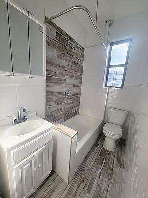 Foto del edificio - 2 bedroom in BRONX NY 10459