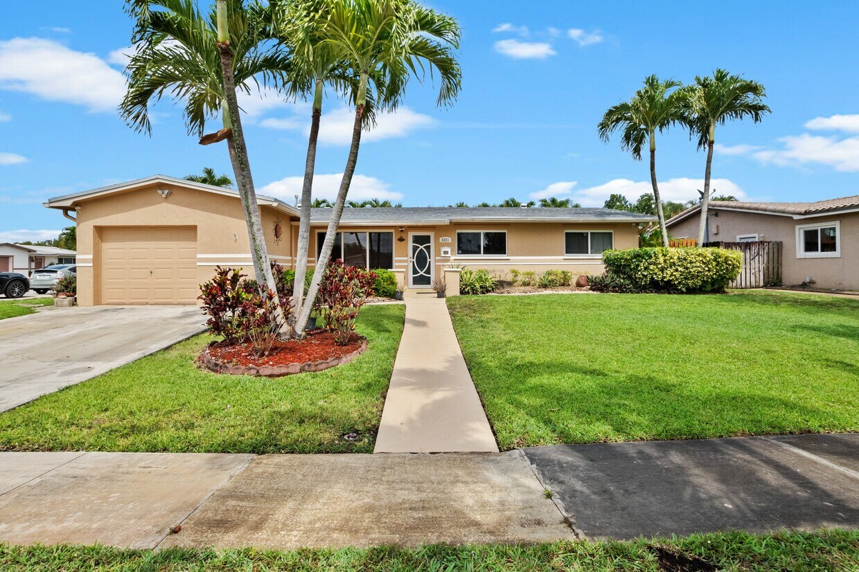Foto principal - 2251 NW 87th Ave