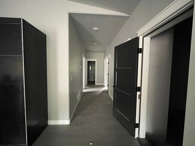 Foto del edificio - 7490 N Paw St