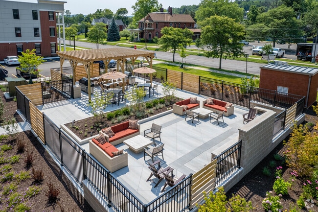 Building Photo - 176 Denison