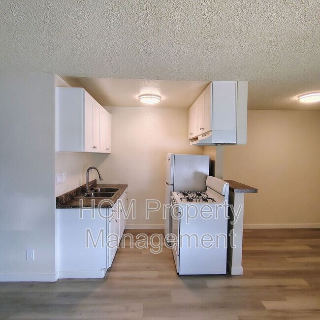 Foto del edificio - 12850 Branford St