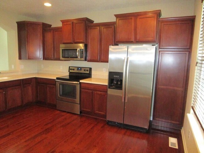 Foto del edificio - For Rent-Townhome-3BDRM, 2.5BA $1,900-Avalon