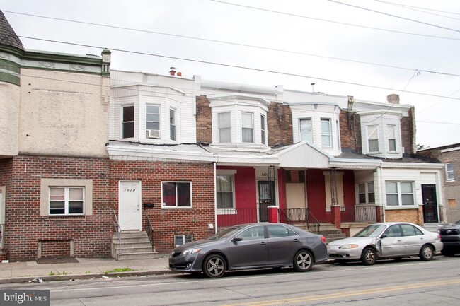 Building Photo - 5428 W Girard Ave