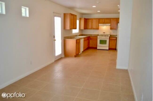 Building Photo - 5287 Starter Ave