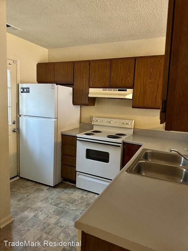 Building Photo - 2 br, 1.5 bath House - 1719 Fox Hollow Dr