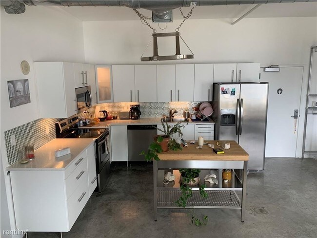 Building Photo - 2 br, 2 bath  - 444 NE 30th St Unit 606B
