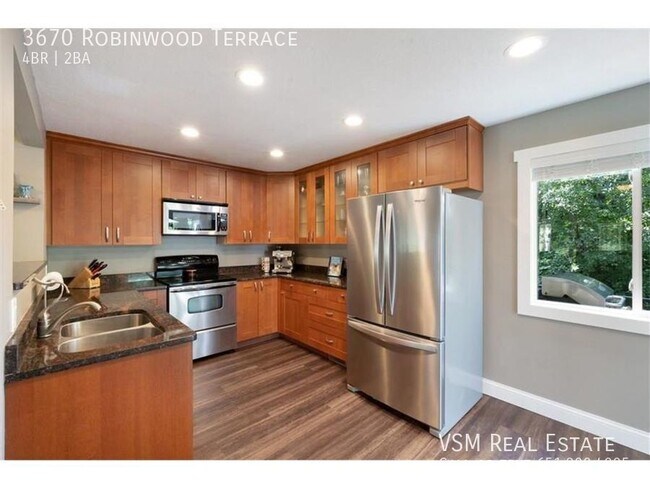Building Photo - Gorgeous 4 Bed 2 Bath 2 Car Garage in Minn...