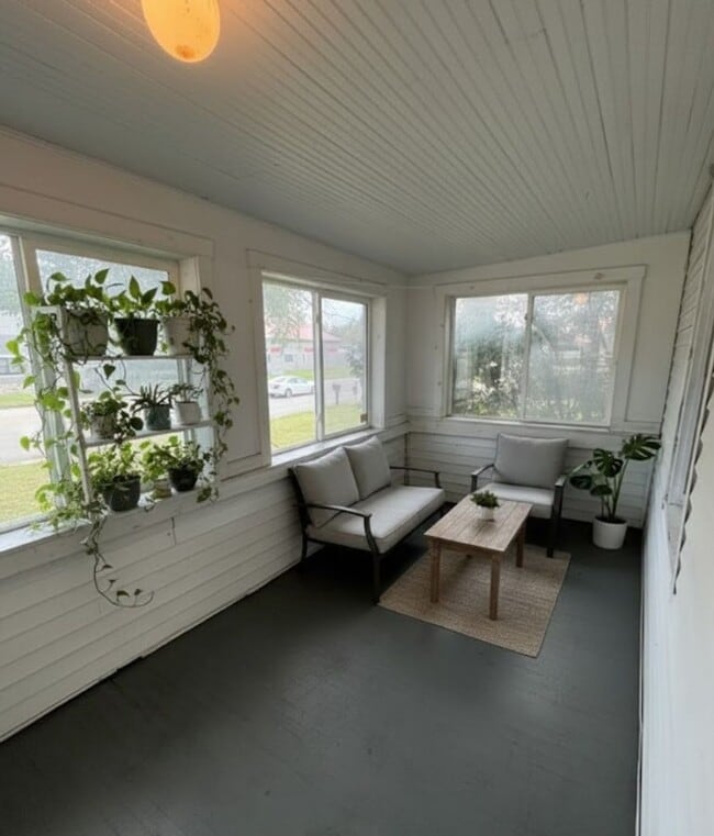 Building Photo - 2-Bed, 1-Bath House for Rent! NO APPLICATI...