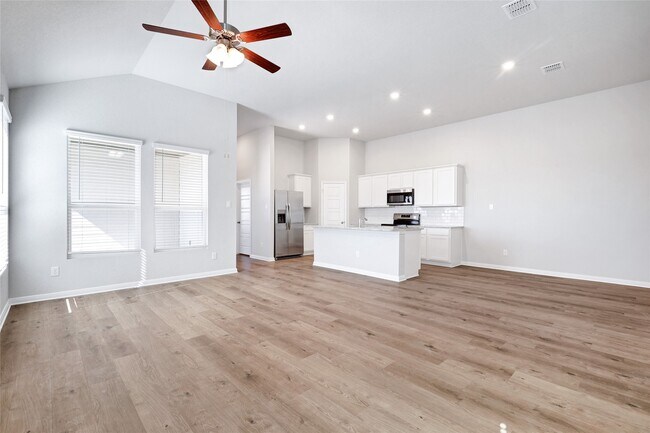 Foto del edificio - 324 Nespral Dr