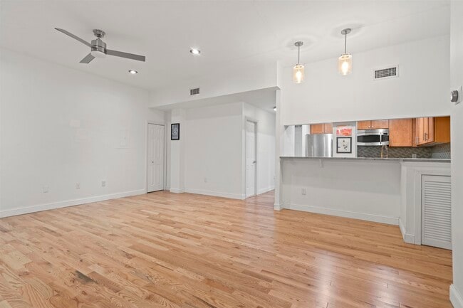 Building Photo - 187 Wayne St