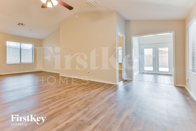 Foto del edificio - 425 W Jersey Way