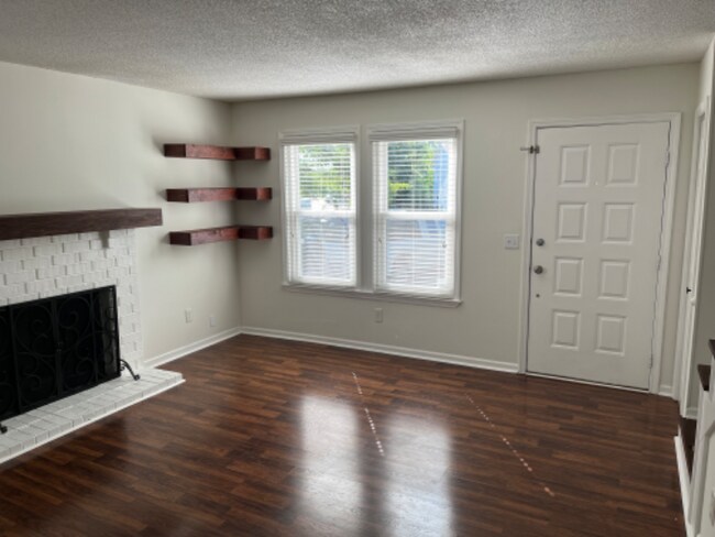 Foto del edificio - 3344 Oak Trees Ct