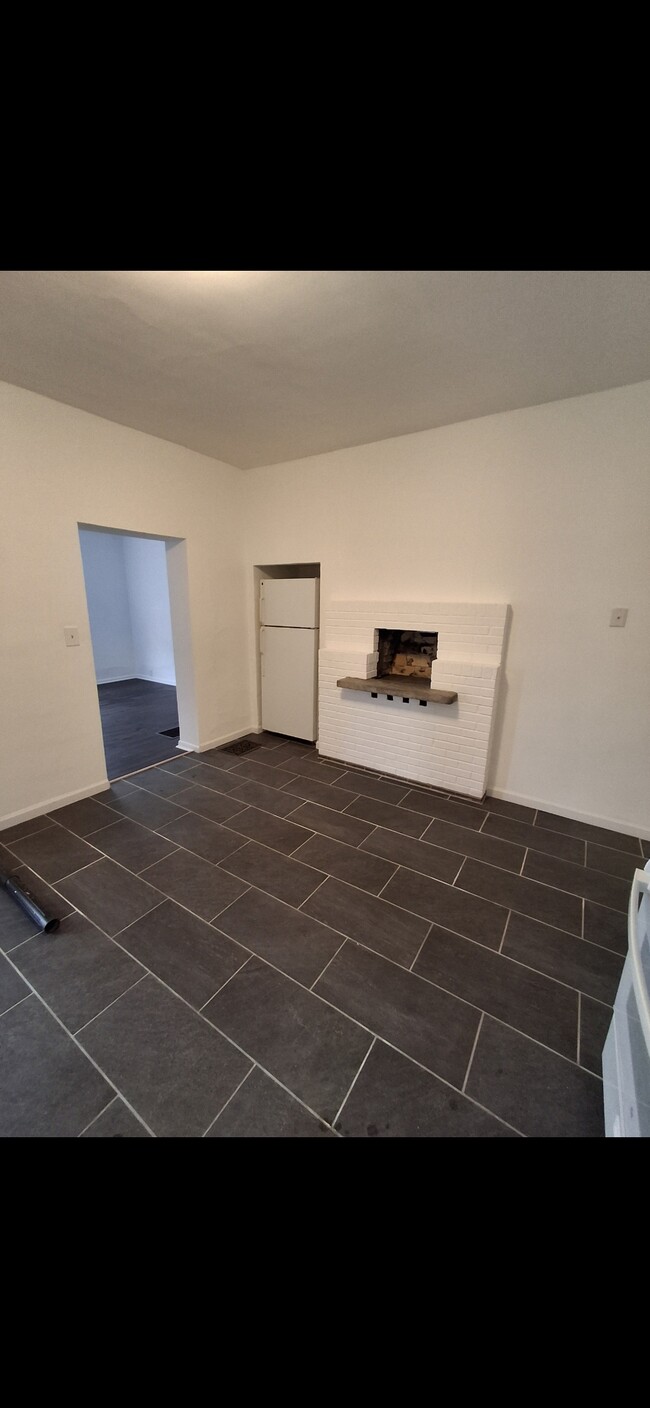 Building Photo - 44 Portsmouth Pl NE