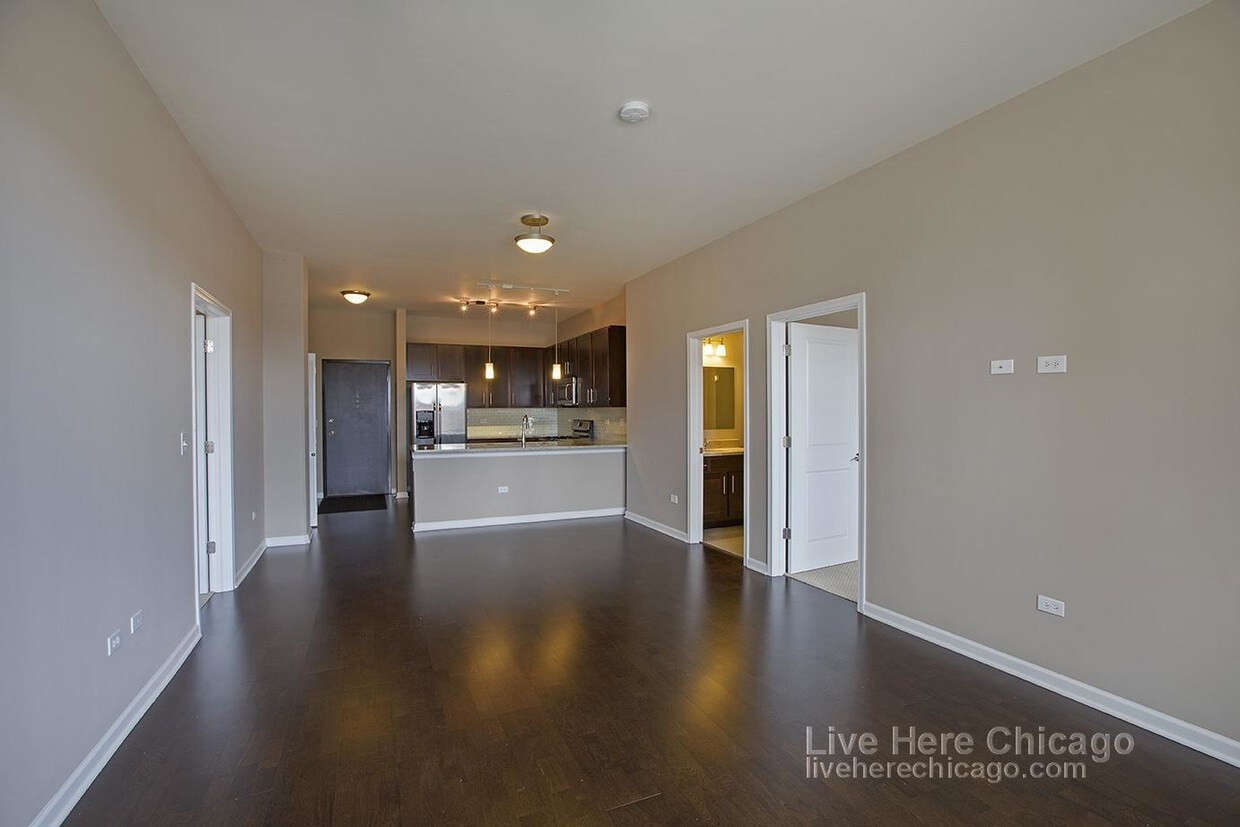 Foto principal - 2300 S Indiana Ave