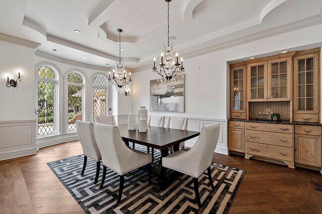 Building Photo - 9 Longwood Dr