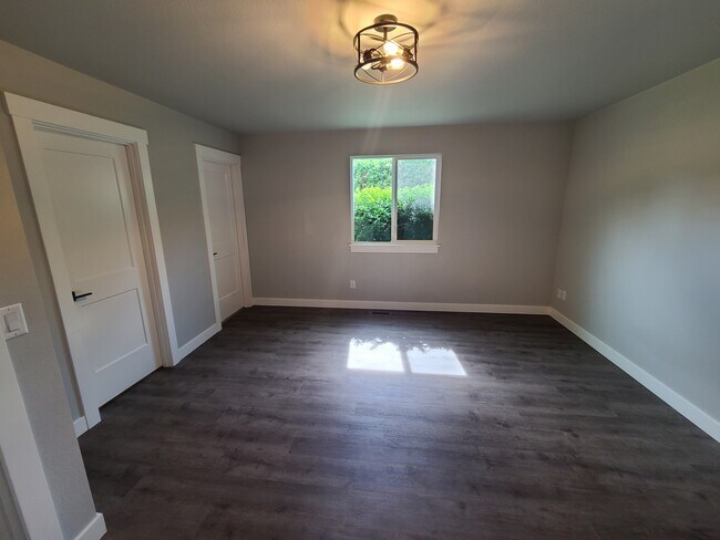 master bedroom - 202 Danawood Dr