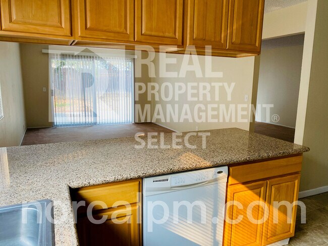 Building Photo - 1337 Farmington Dr