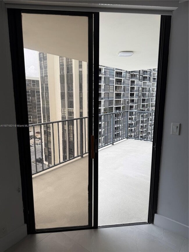 Foto del edificio - 1865 Brickell Ave