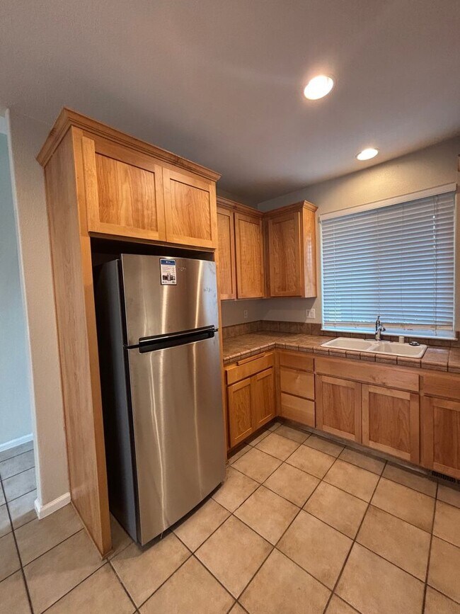 Foto del edificio - 3 Bedroom 2.5 Bathroom Single Family Home located in Northwest Santa Rosa