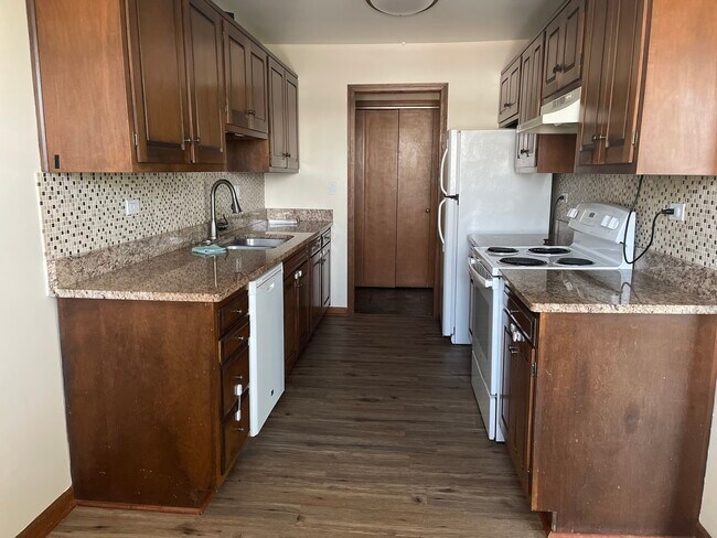 Building Photo - 765 Garland Plz