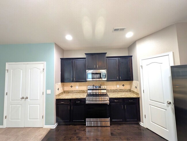 Foto del edificio - 9223 Avery Meadows Dr