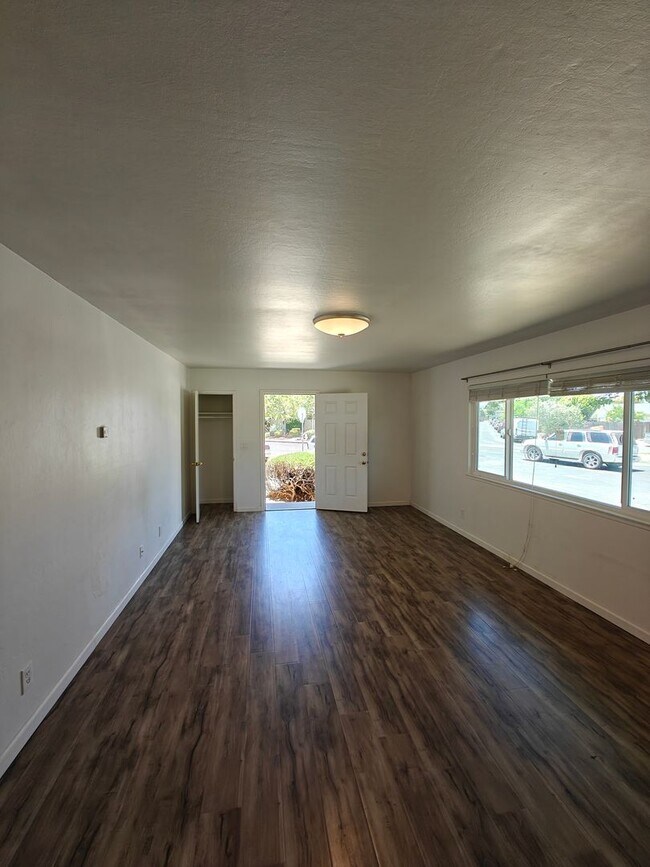 Building Photo - 3480-3482 Brookdale Dr