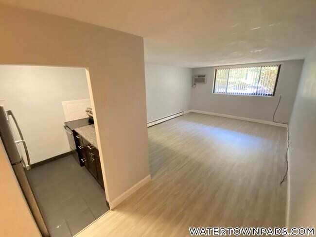 Foto del edificio - 16 Whites Ave