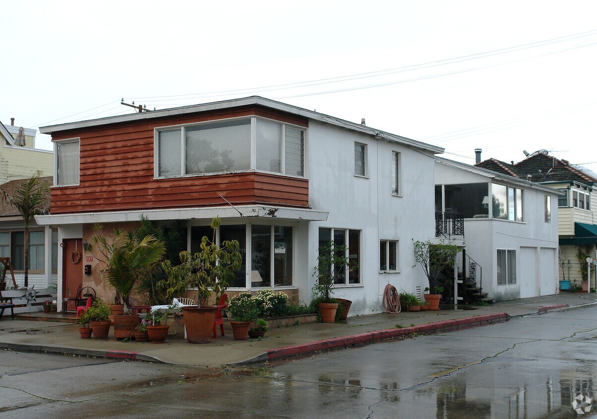 227 Diamond Ave, Newport Beach, CA 92662 Apartments in Newport Beach