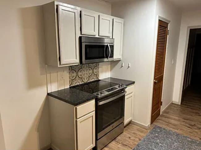 Foto del edificio - Charming 3BR/2BA Single-Level Home on Nearly Half an Acre!