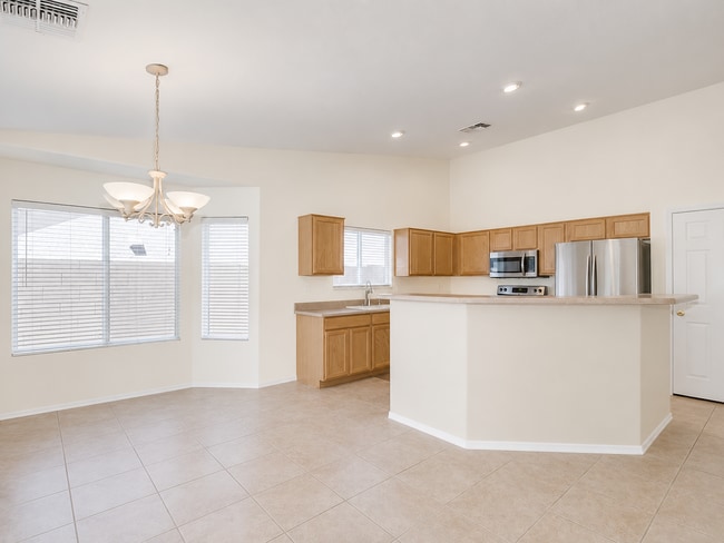 Foto del edificio - 15287 W Laurel Ln