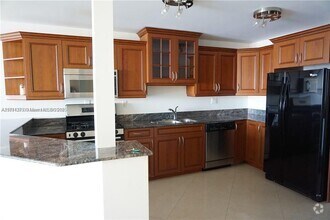 Building Photo - 3140 S Ocean Dr