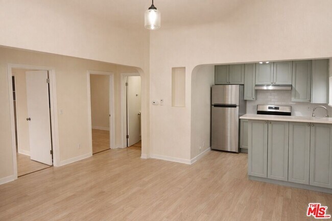 Foto del edificio - 2461 Workman St