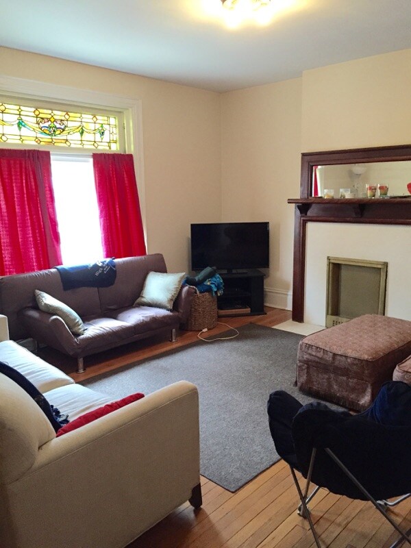 Living Room - 5715 Ellsworth Ave
