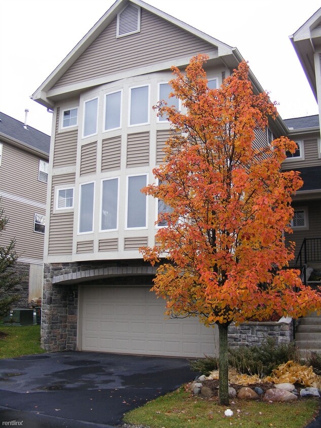 Primary Photo - 3 br, 2.5 bath Condo - Wexford Commons