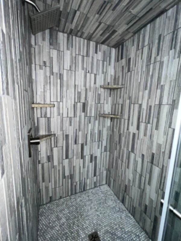 Foto del edificio - 5633 E Atlantic Pl