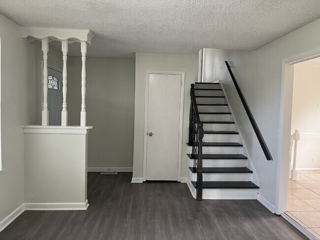 Foto del edificio - 3-Bedroom Home with 2 Full Baths in Antioc...