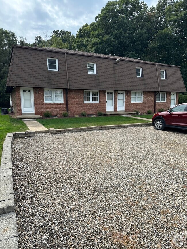 Shadow Creek Apartments for Rent with Parking Monaca, PA 1 Rentals