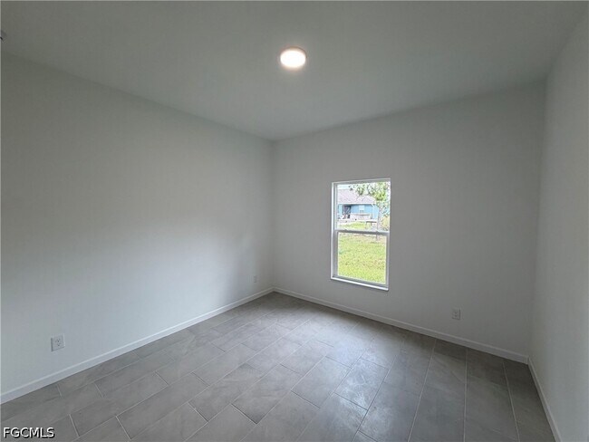 Foto del edificio - 1092 Norton Ave S