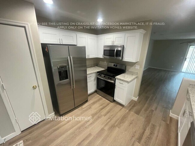 Building Photo - 2423 S 82nd Ln