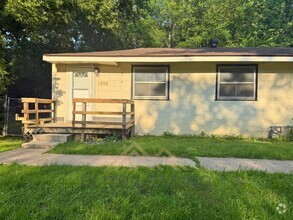 Building Photo - 1418 SE Branner St