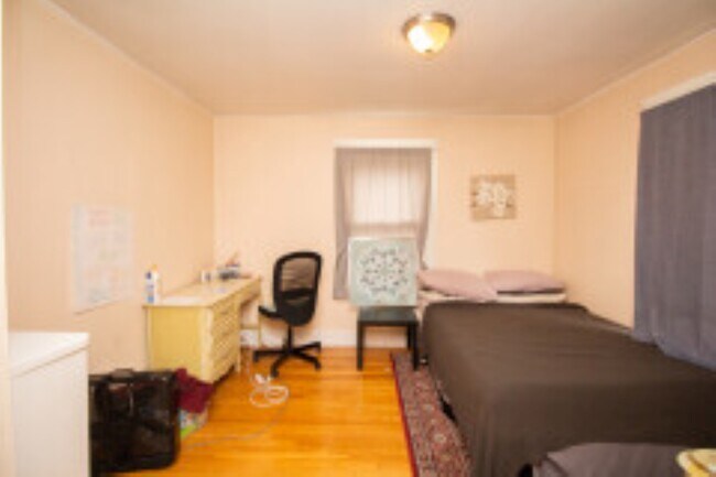 Building Photo - 105 Walworth St