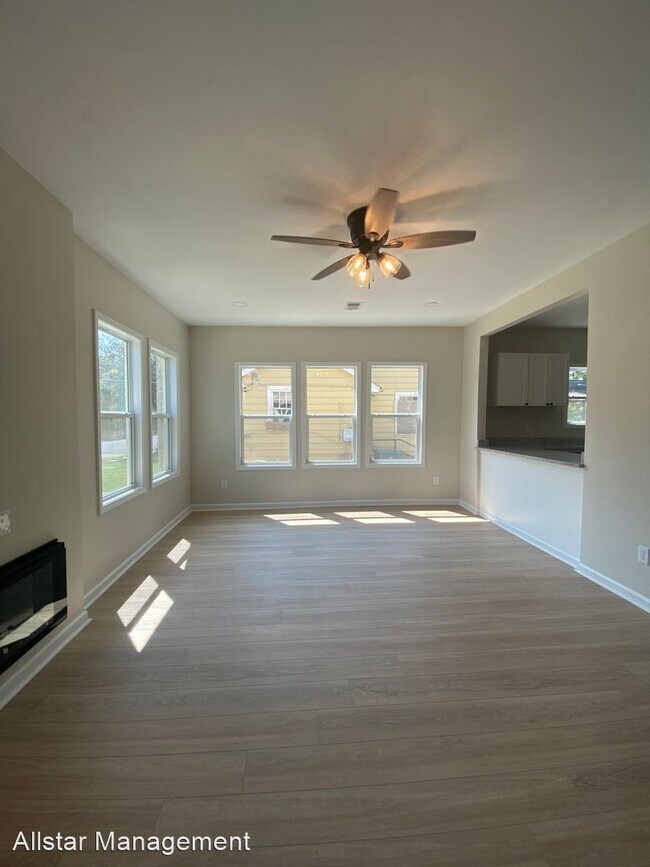 Building Photo - 4 br, 3 bath House - 797 N Merton St