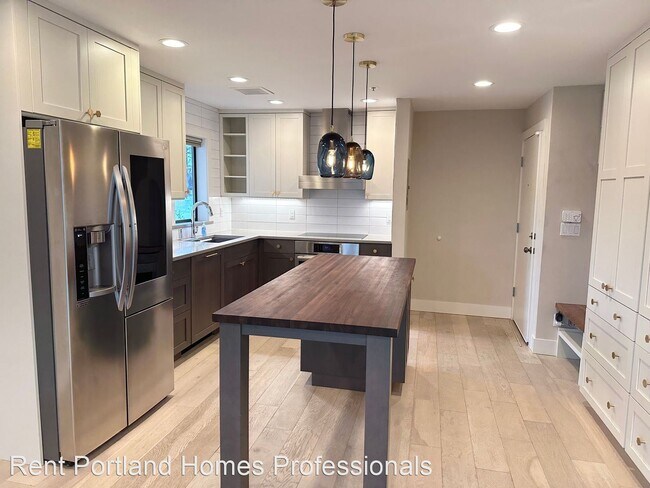 Foto del edificio - 1 br, 1 bath House - 606 NW Naito Parkway #A1