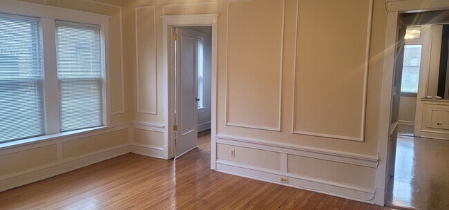 Building Photo - 7226 S Coles Ave