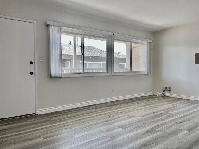 Foto del edificio - 1236 Manhattan Beach Blvd