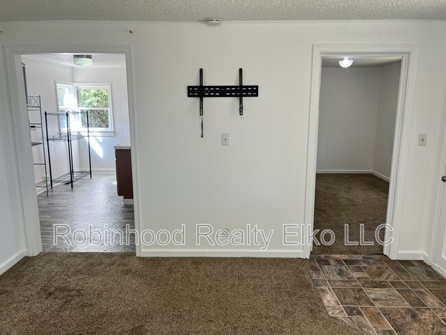 Building Photo - 659 Elm St