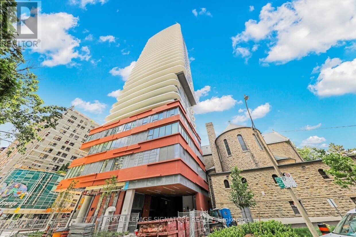 Primary Photo - 292-1292 Dundas St W